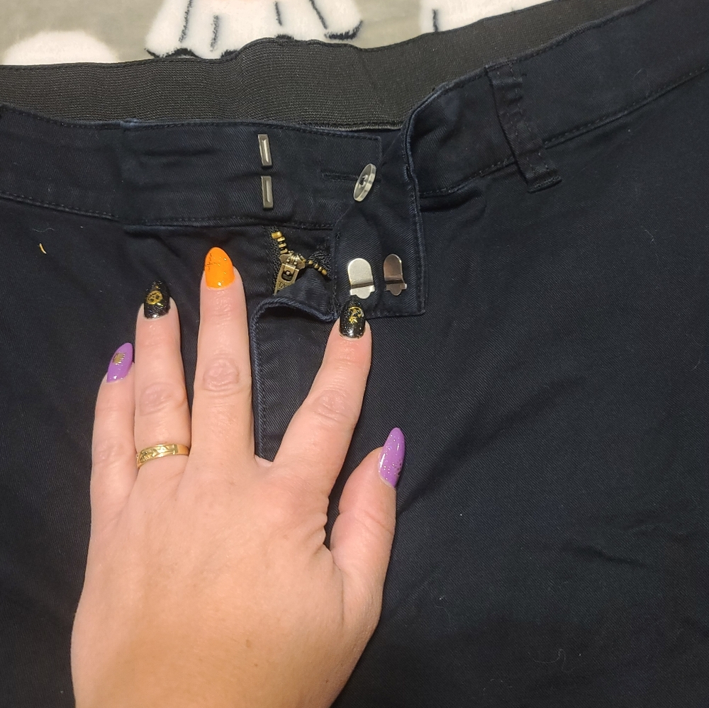 Shorts - Picture 3 of 4